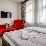 Hotel Flora 2*