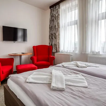 Hotel Flora 2*
