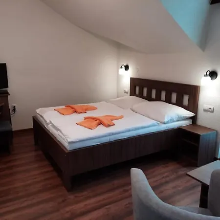 Hotel Flora Bešeňová