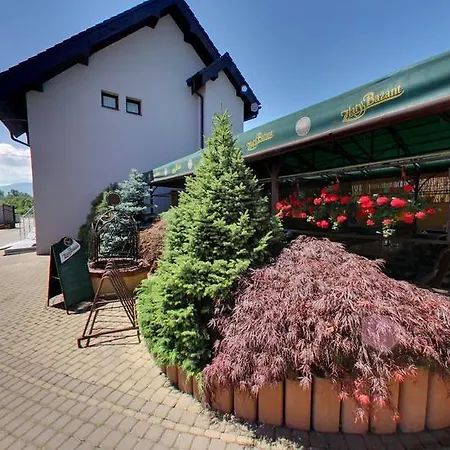 Flora Hotel Bešeňová